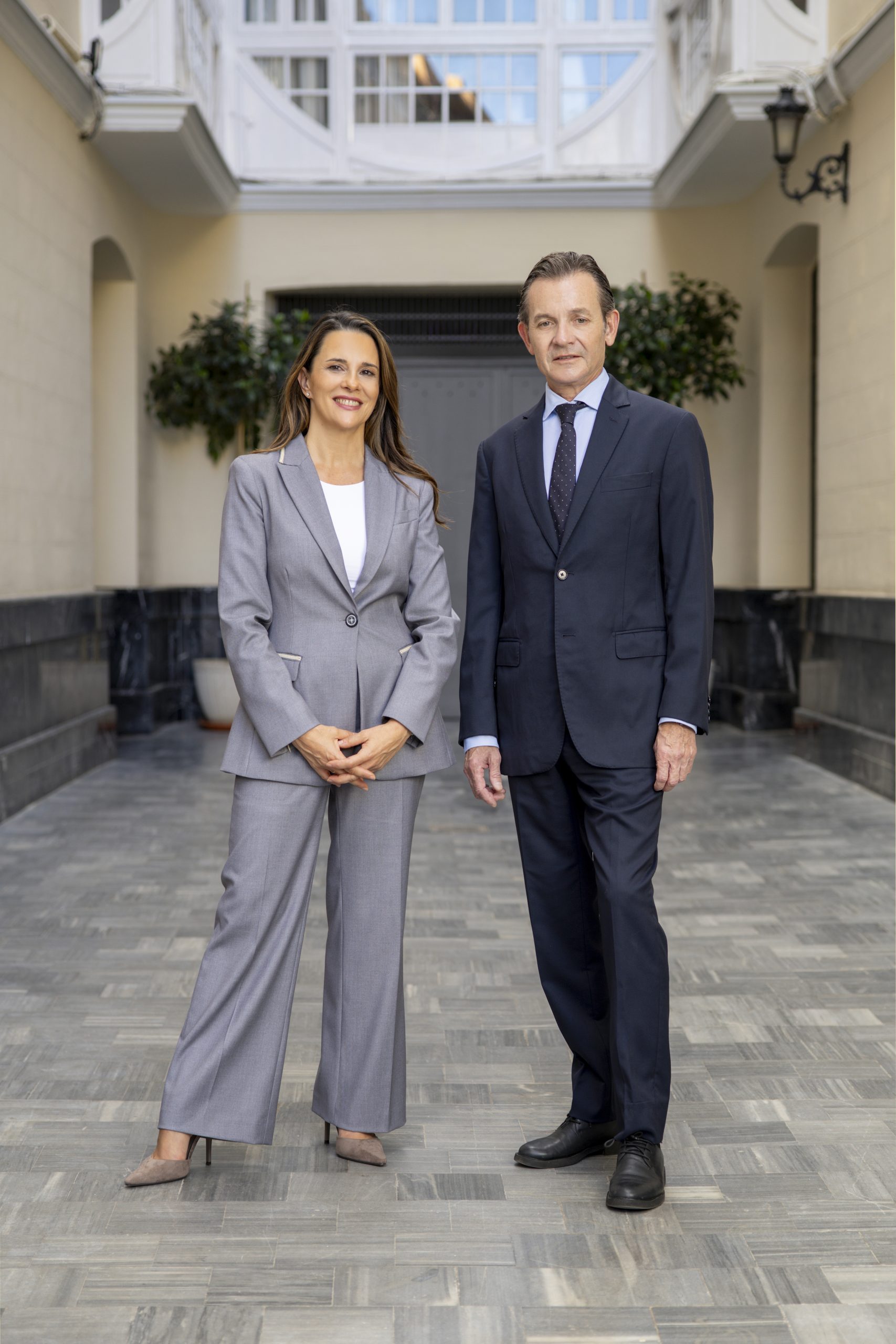 ENCARNA Y MANUEL PROCURADORES HD 2 scaled